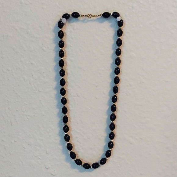 Jewelry - Vintage Black & Silver Tone Bead Necklace